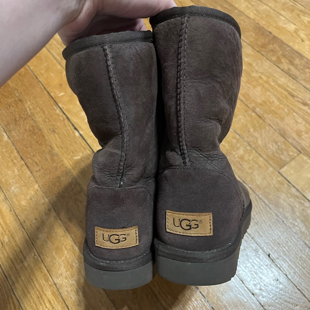 UGG Chocolate Brown Sheepskin Boots Ugg Australia classic short brown size 9